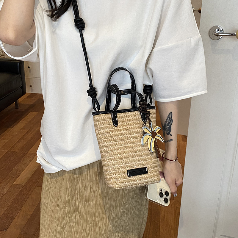 Women Mini Straw Woven Bucket  - Women'S Fashion Trends Spring 2026 recensione e prezzo