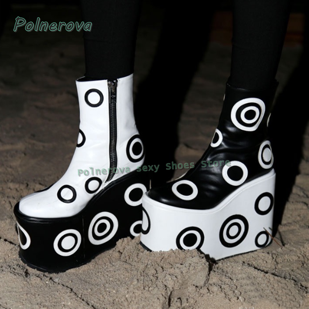 Circular Hole Pattern Wedge Fa - Women'S Fashion Trends Spring 2026 recensione e prezzo