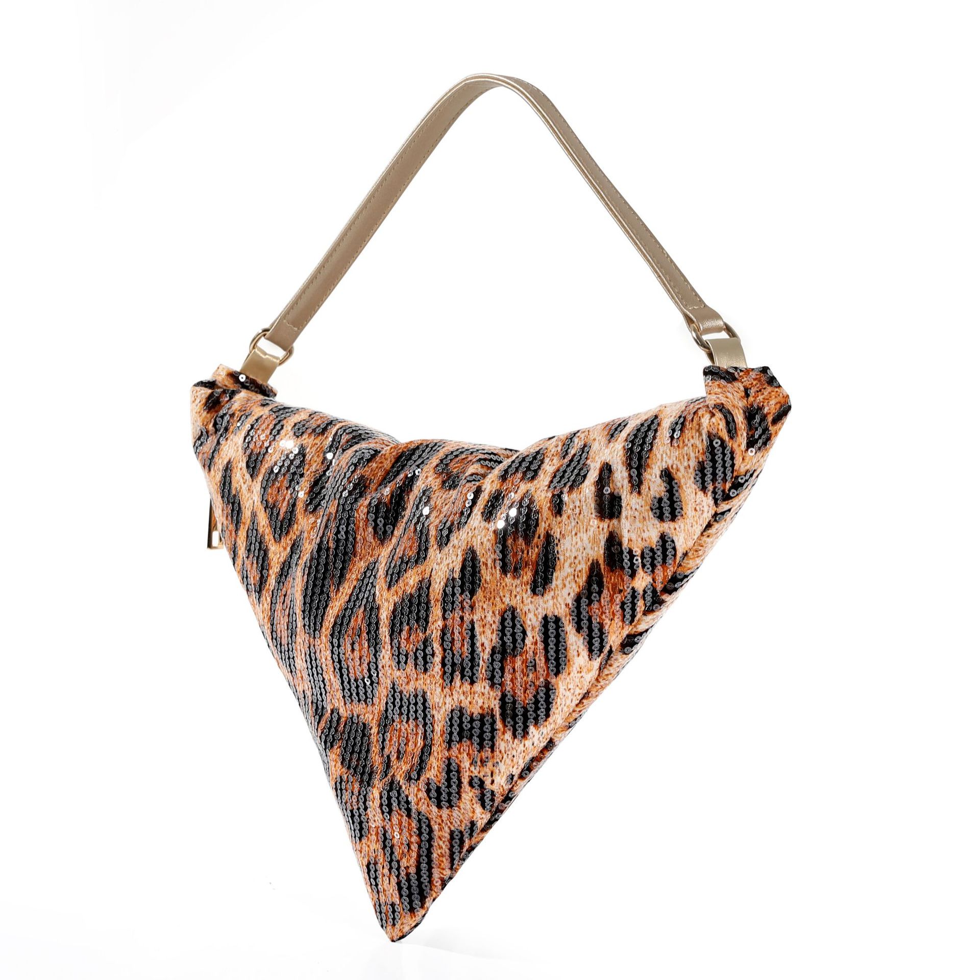 Leopard print crescent bag sho - Women'S Fashion Trends Spring 2026 recensione e prezzo